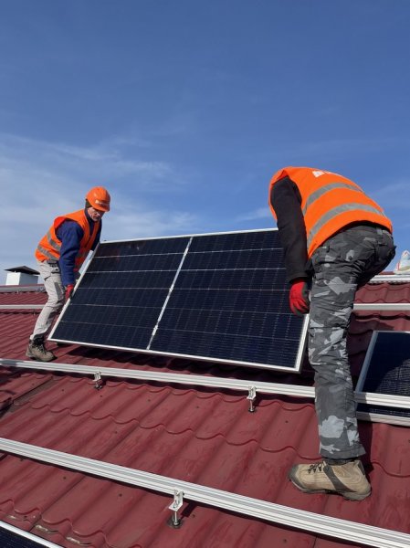 На даху Чернігівської обласної лікарні облаштували гібридну сонячну станцію