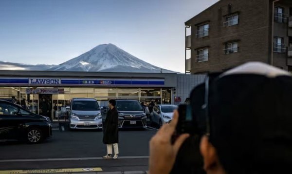 У Японії закриють вид на гору Фудзі через наплив туристів