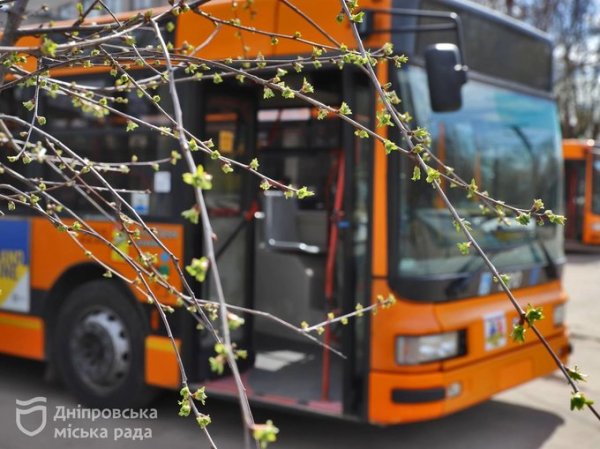 Дніпро отримав 40 автобусів від Мілана, які розділять між регіонами України