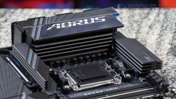 
Готова к NVIDIA RTX 5090: видеокарты весом до 58 кг выдержит новая материнская плата Gigabyte 
