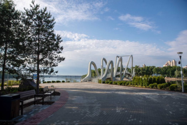 Відкрили міст-хвилю на Оболоні. Ось який вигляд він має (доповнено)