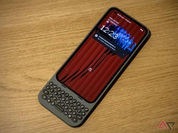 Чохол-клавіатуру для iPhone змогли підключити до Nothing Phone