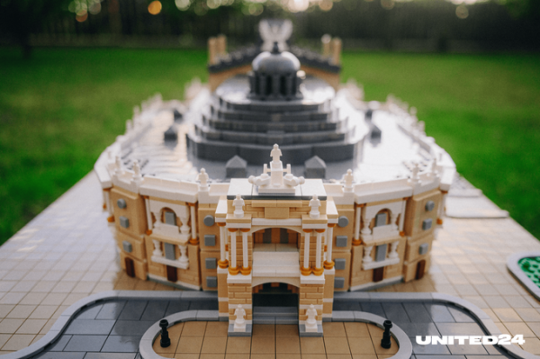 Креатори Lego випустили конструктори памʼяток України, щоб зібрати кошти на відбудову школи