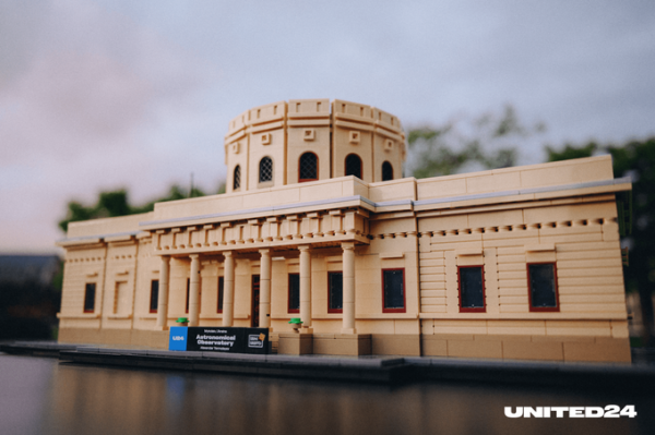 Креатори Lego випустили конструктори памʼяток України, щоб зібрати кошти на відбудову школи