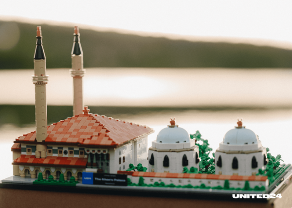 Креатори Lego випустили конструктори памʼяток України, щоб зібрати кошти на відбудову школи