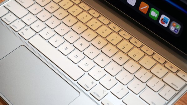 Завдяки новій клавіатурі Apple Magic Keyboard iPad Pro відчуває себе «точно як» MacBook