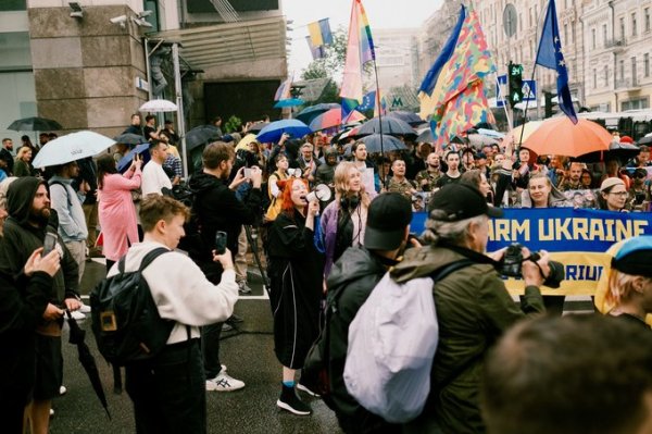 У Києві відбувся Марш рівності вперше за час повномасштабної війни. Акція тривала близько 30 хвилин