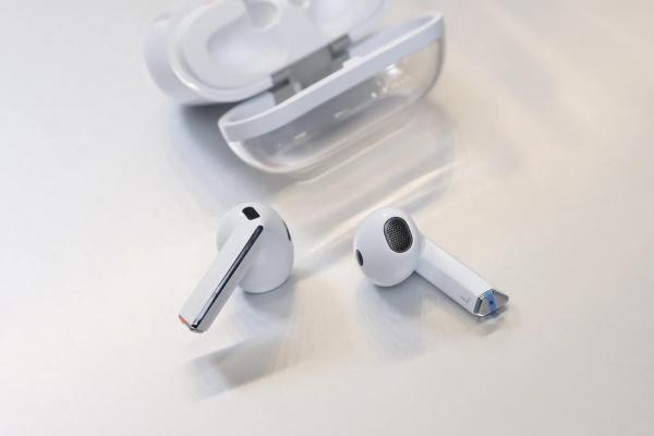 
Samsung представила наушники Galaxy Buds 3 и 3 Pro, похожие на AirPods и Cybertruck, по цене от $180 