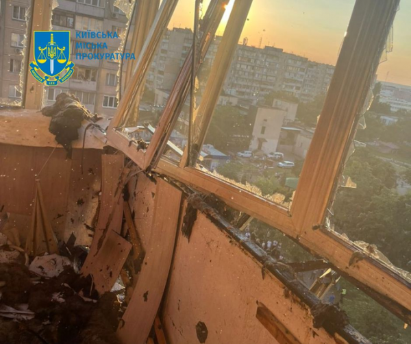 Ракетна атака на Київ: постраждали шестеро осіб, одну жінку госпіталізували