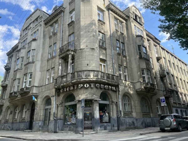 Проєкт «Рудименти Львова» планує реставрувати історичну вивіску магазину «Електротовари»
