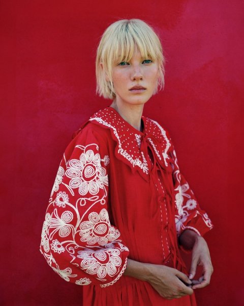 Бренд EmbroideredGem випустив колекцію вишиванок до Дня Незалежності