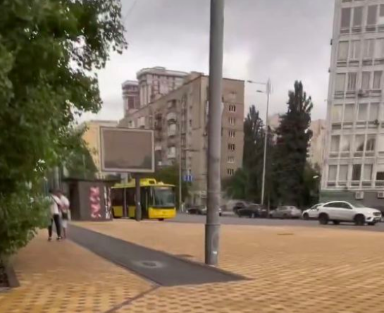 Велодоріжку в Солом’янському районі звузили вдвічі й встановили там бордюри. Як це сталося