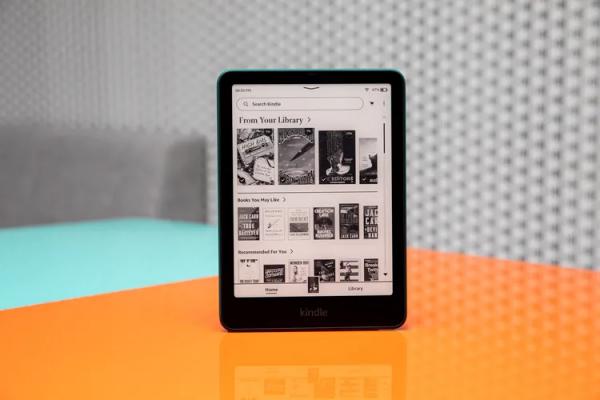 
Amazon показала четыре новых Kindle — и первую цветную «читалку» за $279 