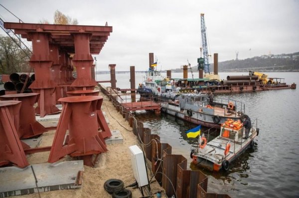 Щоб безпечно їздити мостом Метро. Почали облаштовувати підтримувальні конструкції