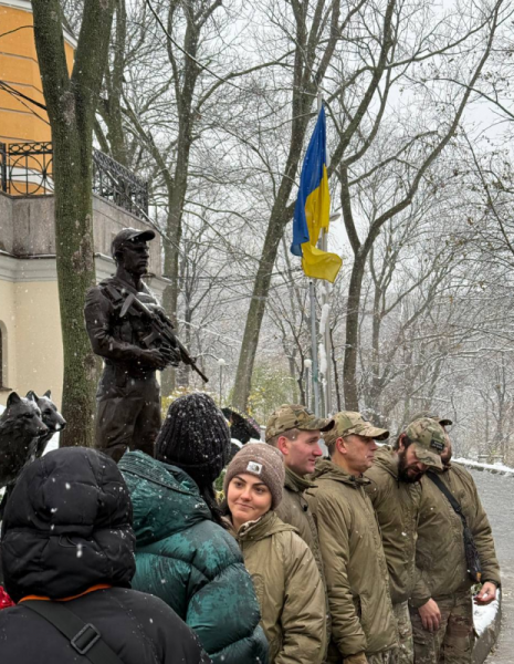 На Аскольдовій могилі встановили пам’ятник Дмитру Коцюбайлу