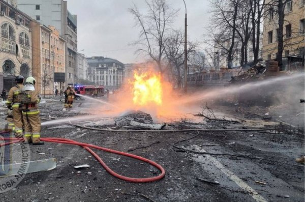 Армія РФ вдарила по Києву: щонайменше двоє людей постраждали (оновлюється)