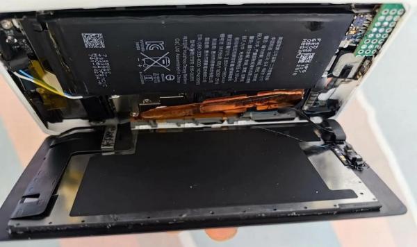 У мережі показали незвичайний телефон Nokia Lumia з "начинкою" від iPhone (фото)