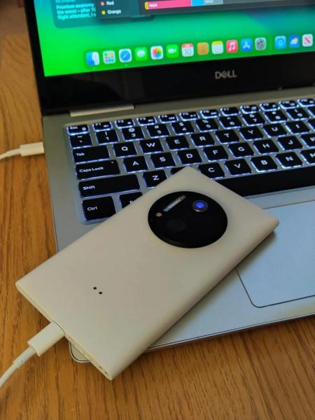 У мережі показали незвичайний телефон Nokia Lumia з "начинкою" від iPhone (фото)