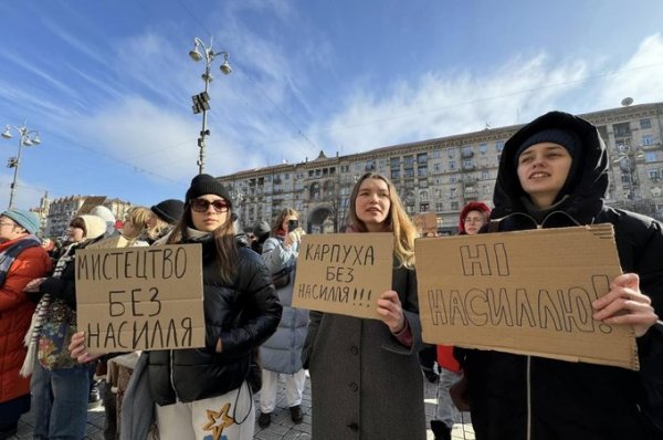 «Жінка не реквізит»: проти Білоуса відкрити кримінальне провадження, поки триває мітинг під КМДА