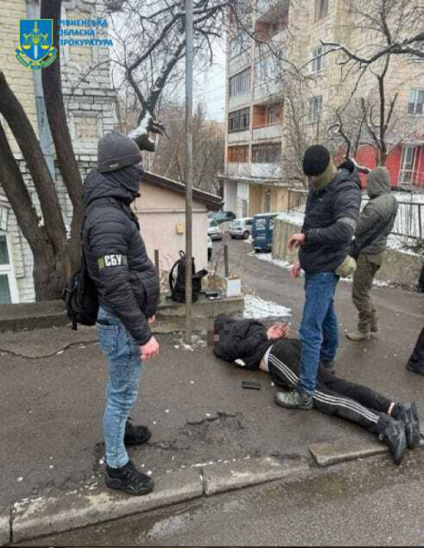 У Рівному затримали двох 19-річних хлопців, які готували теракт біля управління поліції