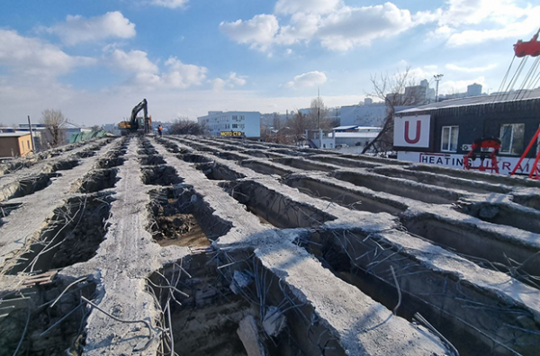 Ось як демонтують аварійний шляхопровід на Новокостянтинівській
