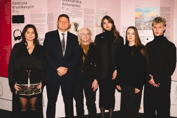 Актор Джек Глісон з «Гри престолів» зачитав щоденник хлопця з Маріуполя. Що він розповів про це Віледжу