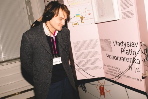 Актор Джек Глісон з «Гри престолів» зачитав щоденник хлопця з Маріуполя. Що він розповів про це Віледжу