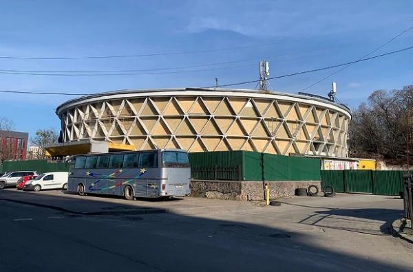 Модерністську будівлю-ринок на Соломʼянці здали в оренду. Тут перероблятимуть каву