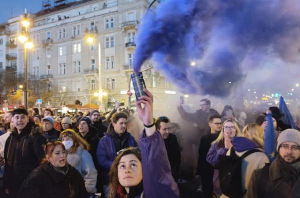 В Угорщині заборонили проводити щорічні ЛГБТ-прайди. Мешканці вийшли на протести