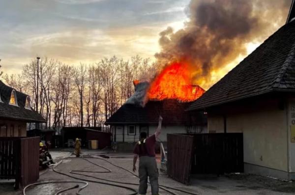 У Канаді палає музей української культури й побуту просто неба