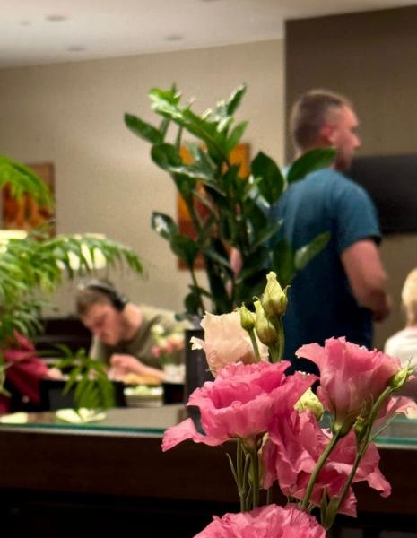 Готель Holiday Inn Kyiv в комплексі «Торонто-Київ» частково відновив роботу після обстрілу