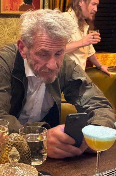 У Saint Bar презентували благодійний коктейль Superpower на честь Шона Пенна