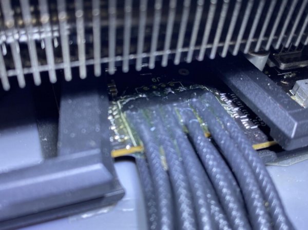 Предохранители для NVIDIA RTX: геймер создал монструозный кабель, чтобы ничего не плавилось