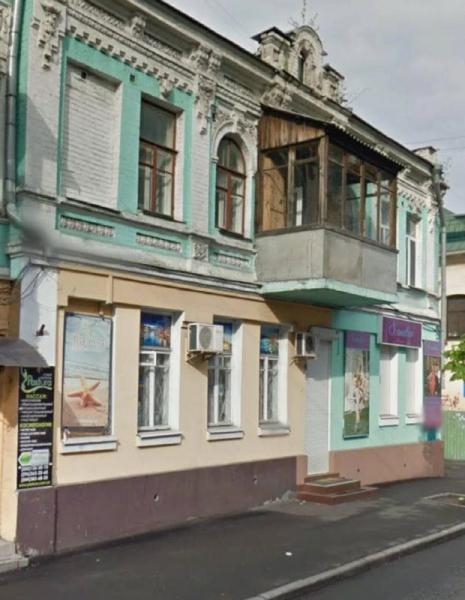 Фасад пам’ятки архітектури на Межигірський відновили. Раніше з її балкона зняли скління – Перов