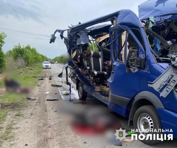 Росіяни обстріляли рейсовий автобус на Сумщині: 9 загиблих, є поранені