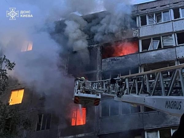 Росіяни вдарили балістикою і дронами по Києву: є жертви й постраждалі (доповнено)