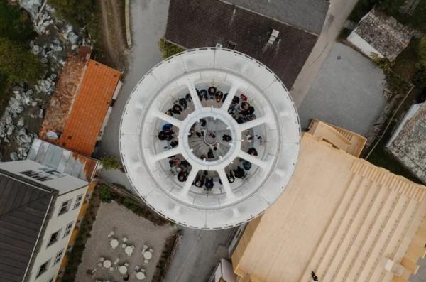 У Швейцарії відкрили найвищу в світі будівлю, надруковану на 3D-принтері. Ось як вона виглядає