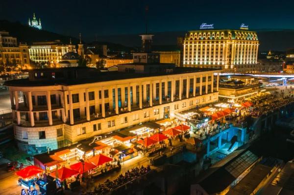 «Бухта Food Station» відкриває сезон на Поштовій площі