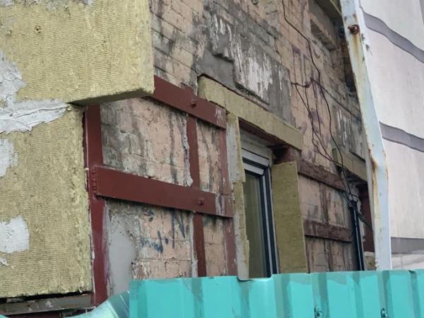 Лук’янівську поліцейську дільницю продовжують обшивати мінватою і ДСП-плитами
