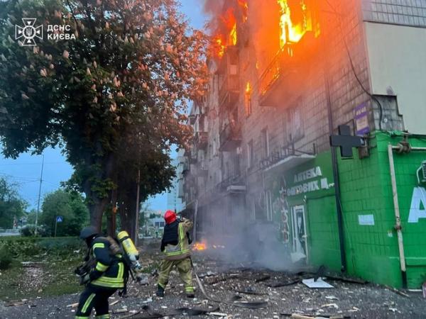 Росіяни вдарили балістикою і дронами по Києву: є жертви й постраждалі (доповнено)