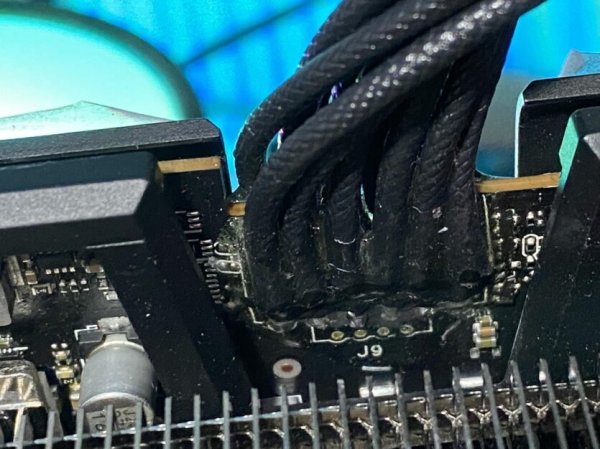 Предохранители для NVIDIA RTX: геймер создал монструозный кабель, чтобы ничего не плавилось