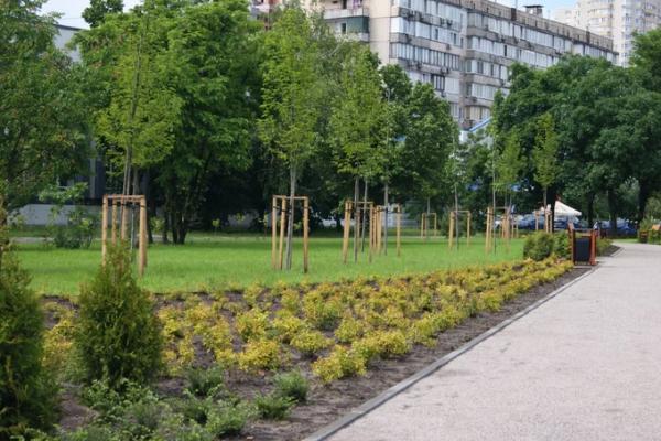 У Києві облаштували девʼять мініскверів впродовж весни. Де саме