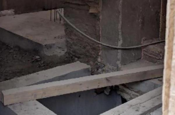 На Сагайдачного розбирають історичний будинок Михайла Личкова, «захований» дерев’яною конструкцією