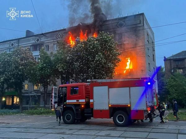 Росіяни вдарили балістикою і дронами по Києву: є жертви й постраждалі (доповнено)