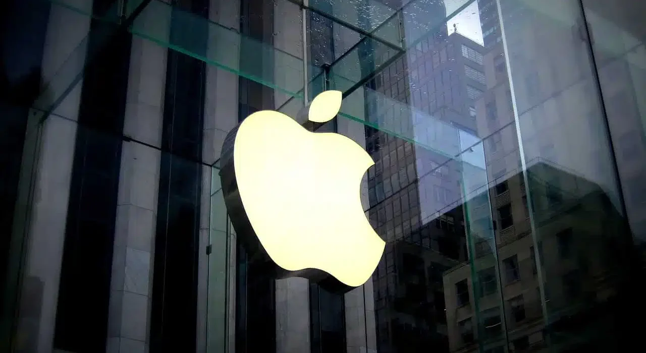 Виробник iPhone розпочне виробництво електромобілів