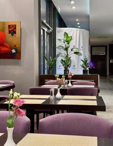 Готель Holiday Inn Kyiv в комплексі «Торонто-Київ» частково відновив роботу після обстрілу