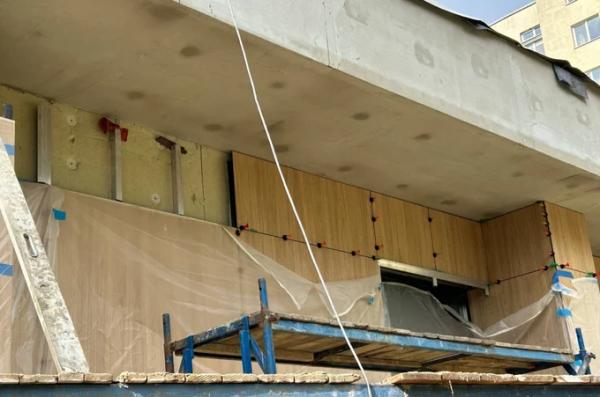 Дивіться, як у Львові закінчують робити фасад 3D-школи