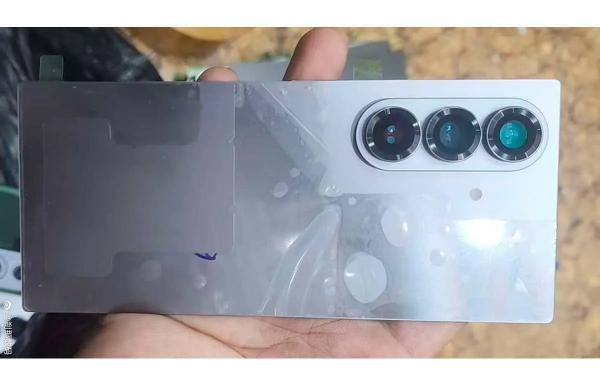 Опубліковано фото задньої панелі майбутнього смартфона Samsung Galaxy Z Fold 7