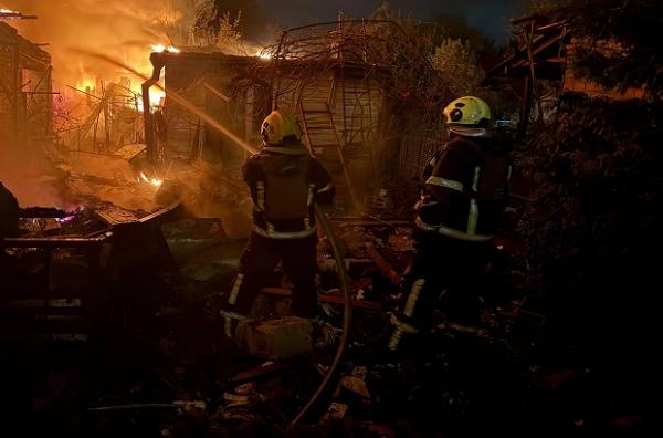 Атака БпЛА на Київ: є постраждалі, найбільше руйнувань – в Оболонському районі, пошкоджено ТРЦ Dream