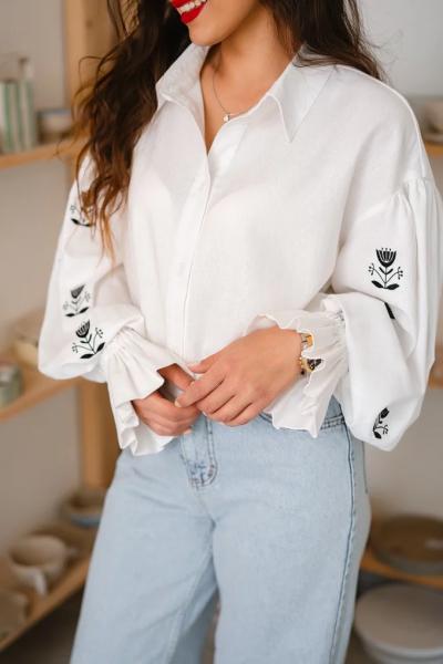 Лляні сукні, сорочки й корсети: Wear Me випустив колекцію вишитого одягу «Витоки»